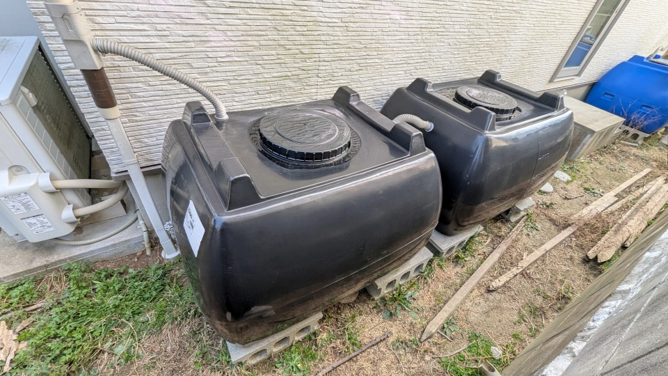 雨水タンクの自作方法｜DIY設置の手順・補助金・ボウフラ対策