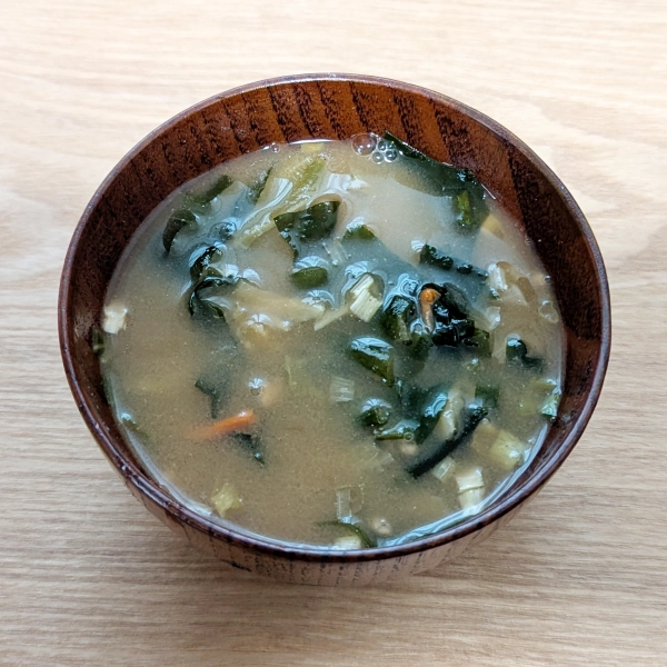 『菊芋粉末・極』を約1g混ぜたお味噌汁