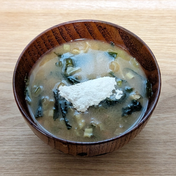 残り約2gの『菊芋粉末・極』を全投入