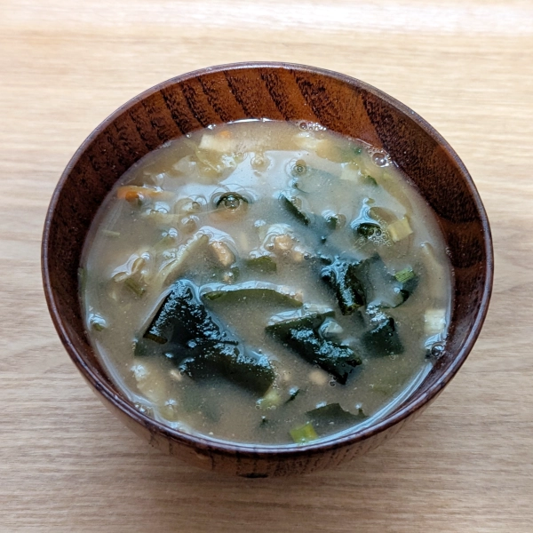 『菊芋粉末・極』を3g混ぜたお味噌汁