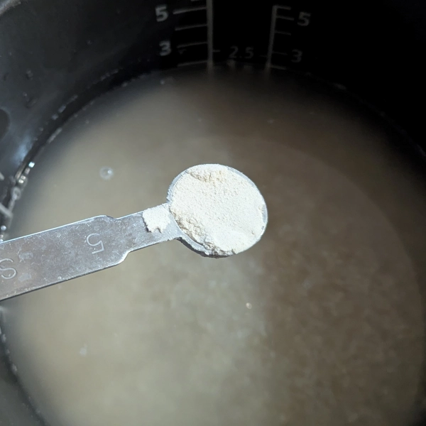 小さじ1杯の『菊芋粉末・極』をお米2合に投入