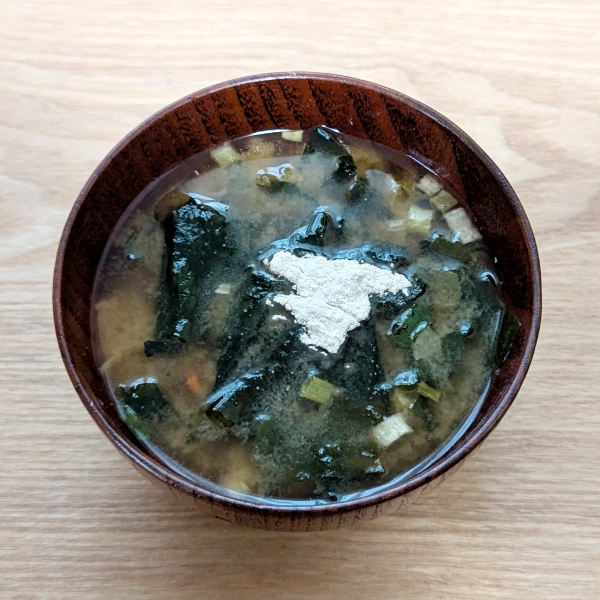 お味噌汁に『菊芋粉末・極』を1g投入